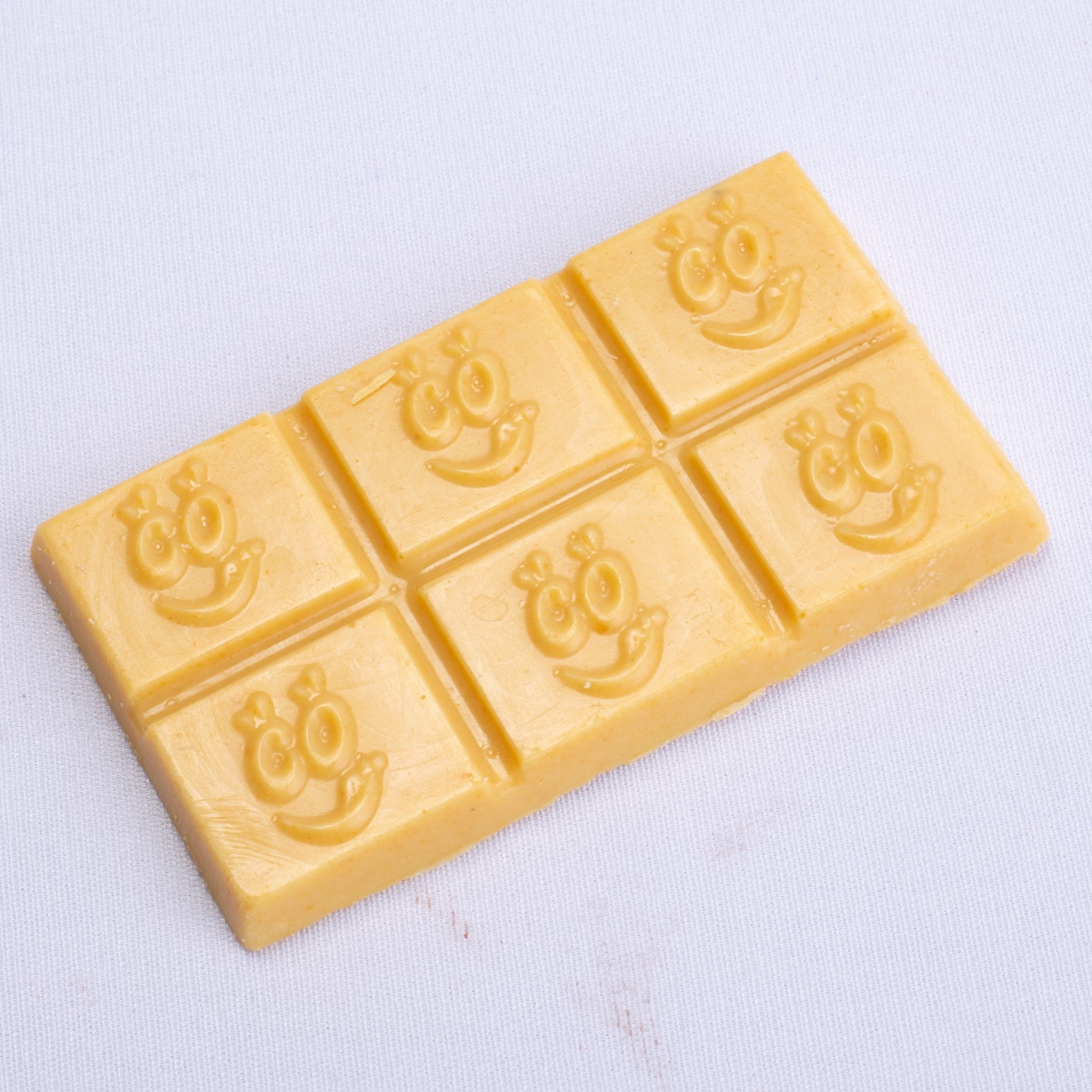Mango real fruit white chocolate bar